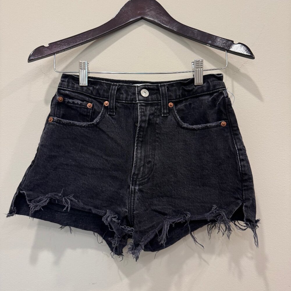 Abercrombie & Fitch Black Denim Mom High Rise Shorts Distressed Raw Hem Size 25
